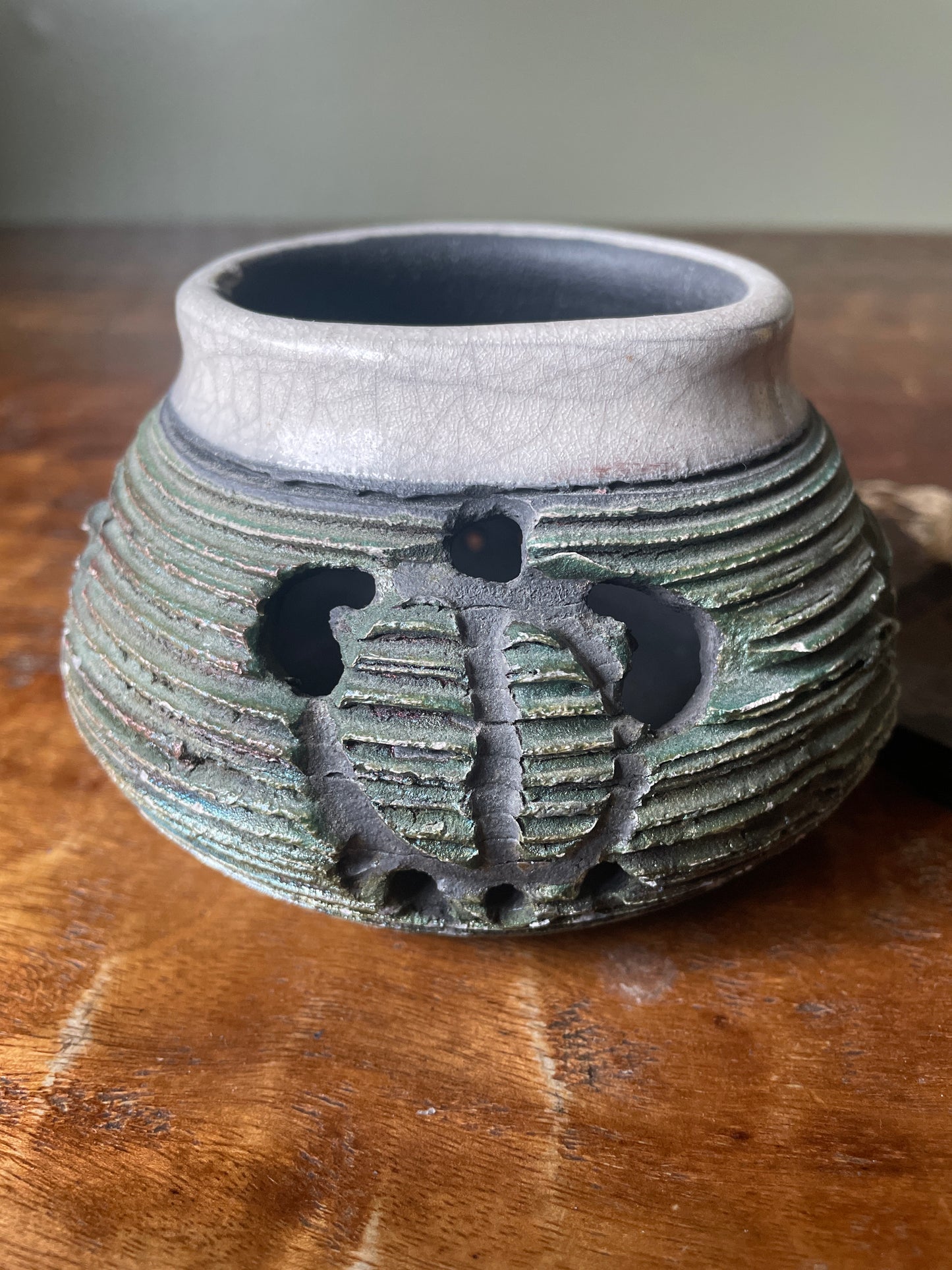 Hawaiian Petroglyph Raku Volcanic Maui Signed Art Pottery Vase 2006